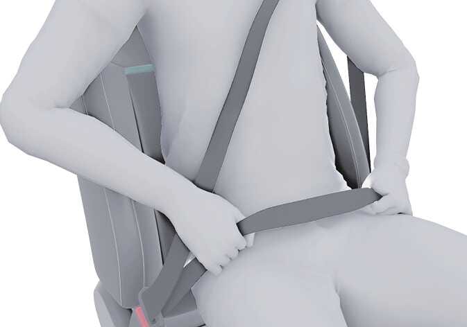 2026 기아 타스만 안전벨트 착용 방법 이미지입니다. 탑승자가 좌석에 바르게 앉아 양손으로 안전벨트를 잡고 있는 모습입니다. 어깨띠는 가슴을, 골반띠는 골반을 지나도록 위치하며 벨트의 주요 부위가 청록색으로 강조되어 있습니다. 탑승자를 보호하기 위한 올바른 안전벨트 착용 자세를 설명합니다.