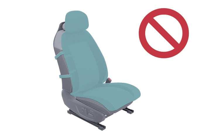 2026 기아 타스만 동승석 시트 이미지입니다. 청록색으로 강조된 시트 등받이에 쿠션이 장착된 모습과 우측의 붉은색 금지 기호가 표시되어 있습니다. 승객 구분 시스템 작동에 방해가 될 수 있는 시트 커버나 쿠션 사용을 금지하는 주의사항을 설명합니다.