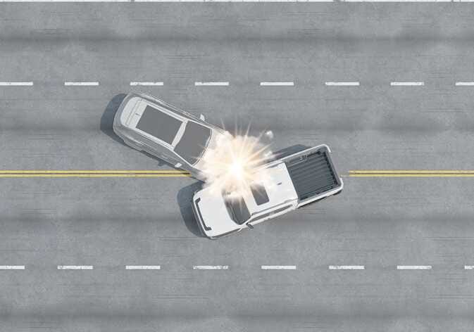 2026 기아 타스만 사면 충돌 사고 이미지입니다. 흰색 차량이 회색 차량의 전면 모서리를 비스듬하게 충돌하는 모습을 보여줍니다. 정면 충돌보다 충격이 약하게 전달되어 에어백이 작동하지 않을 수 있는 사면 충돌 상황을 설명합니다.