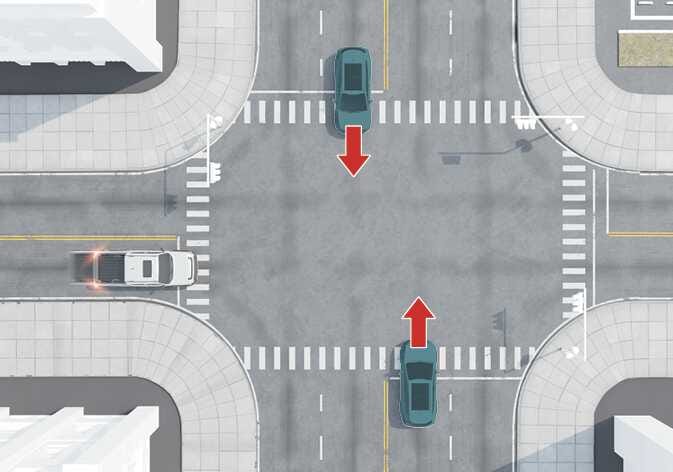 2026 기아 타스만 교차 차량 대응 기능 이미지입니다. 교차로에서 직진하는 차량과 좌측에서 진입하는 차량이 있고, 붉은색 화살표가 직진 방향을 가리킵니다. 교차로 직진 시 좌우에서 접근하는 차량과 충돌 위험이 감지되면 제동을 돕는 기능을 설명합니다.