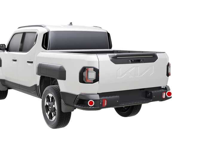 2026 기아 타스만 후측방 레이더 센서 위치 이미지입니다. 차량 후면 범퍼의 좌우 양쪽 모서리 부분에 붉은색 원으로 센서의 위치가 강조되어 있습니다. 안전 하차 보조 시스템이 후측방의 차량을 인식하는 센서의 장착 위치를 설명합니다.