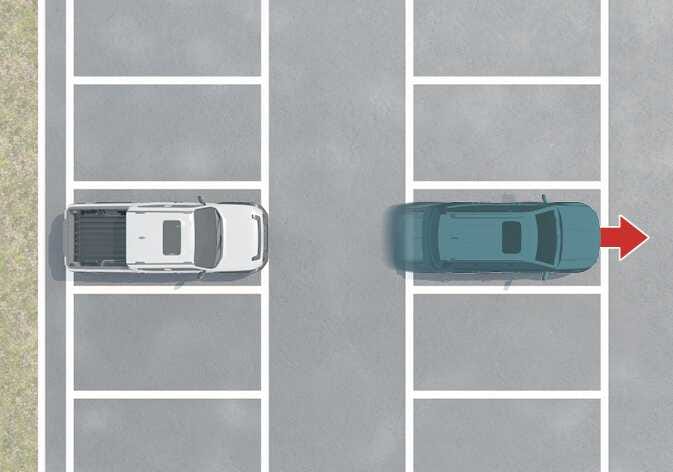 2026 기아 타스만 전방 차량 출발 알림 작동 제한 사항 이미지입니다. 흰색 자차 앞쪽에 위치한 청록색 차량이 붉은색 화살표 방향으로 급하게 출발하는 상황을 보여줍니다. 전방 차량이 급출발할 경우 알림 기능이 정상적으로 작동하지 않을 수 있음을 설명합니다.