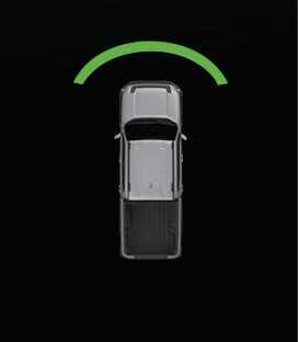 2026 기아 타스만 인포테인먼트 시스템의 주차 거리 경고 이미지입니다. 차량 평면도 전방에 초록색 곡선이 표시되어 있습니다. 전방 60~120 cm 거리에 물체가 감지되었을 때 인포테인먼트 화면에 나타나는 경고 표시 형상을 설명합니다.